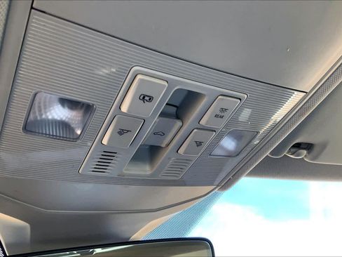 Used 2025 Volkswagen Jetta SE image 29