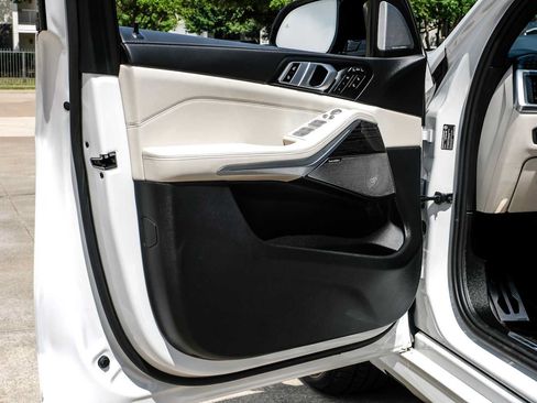 Used 2025 BMW X7 M60i AWD/4WD image 40