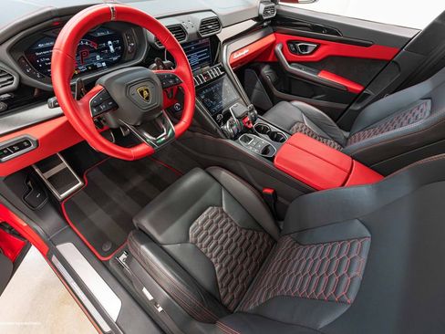 Used 2022 Lamborghini Urus AWD/4WD image 43