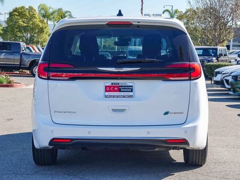 Certified 2024 Chrysler Pacifica Select image 5
