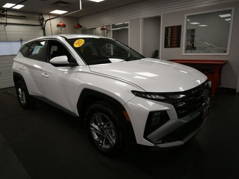 Used 2025 Hyundai Tucson SE AWD/4WD image 2