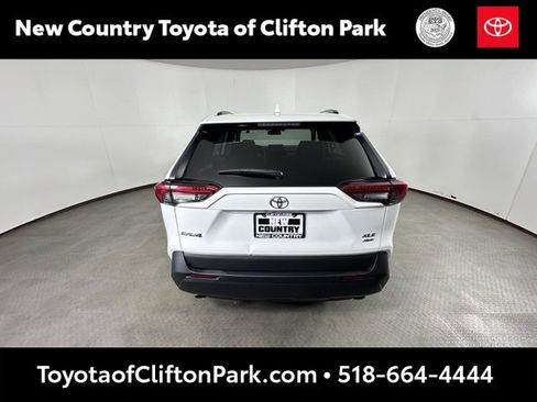 Used 2022 Toyota RAV4 XLE image 4