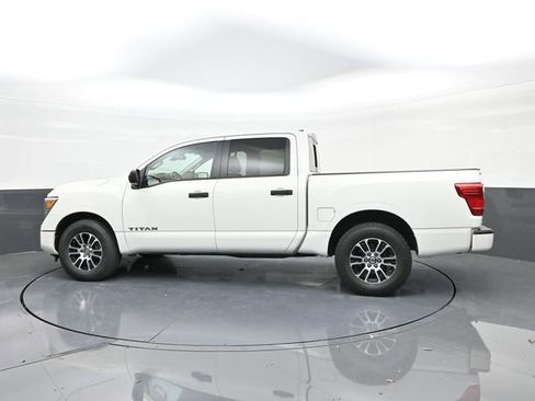 Used 2022 Nissan Titan SV RWD image 5