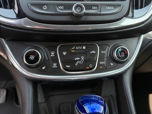 Used 2017 Chevrolet Volt Premier w/ Driver Confidence II Package FWD image 12