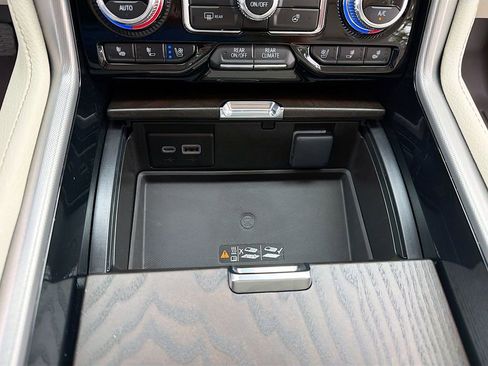 Used 2024 GMC Yukon XL Denali w/ Advanced Technology Package RWD image 30