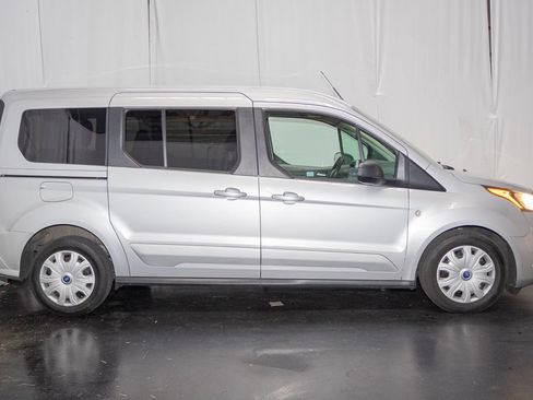 Used 2021 Ford Transit Connect XLT FWD image 4