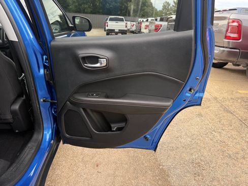 Used 2018 Jeep Compass Sport w/ Tech Group FWD image 16