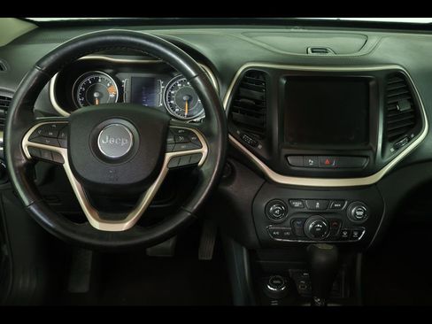 Used 2016 Jeep Cherokee Latitude w/ Safety/Convenience Group AWD/4WD image 14