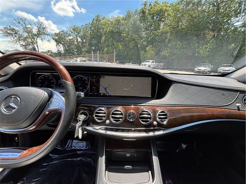 Used 2016 Mercedes-Benz Maybach S 600 image 11