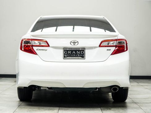 Used 2014 Toyota Camry SE image 11
