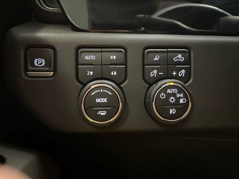 Used 2022 Chevrolet Silverado 1500 ZR2 image 24