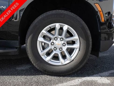Used 2025 Chevrolet Suburban LT image 11