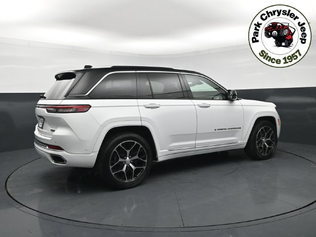 Used 2022 Jeep Grand Cherokee Summit AWD/4WD image 6