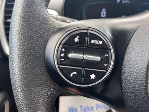 Used 2025 Kia Soul LX w/ LX Technology Package FWD image 27