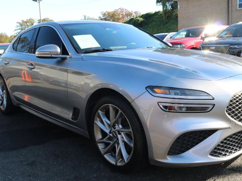 Used 2022 Genesis G70 2.0T image 3