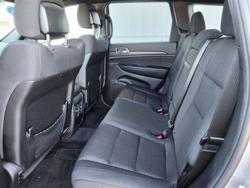 Used 2018 Jeep Grand Cherokee Laredo image 14