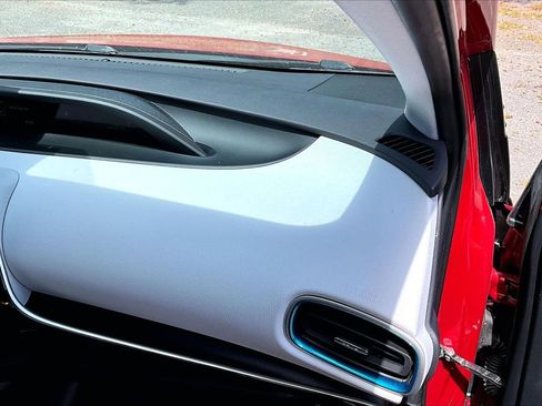 Used 2022 Toyota Prius XLE FWD image 23