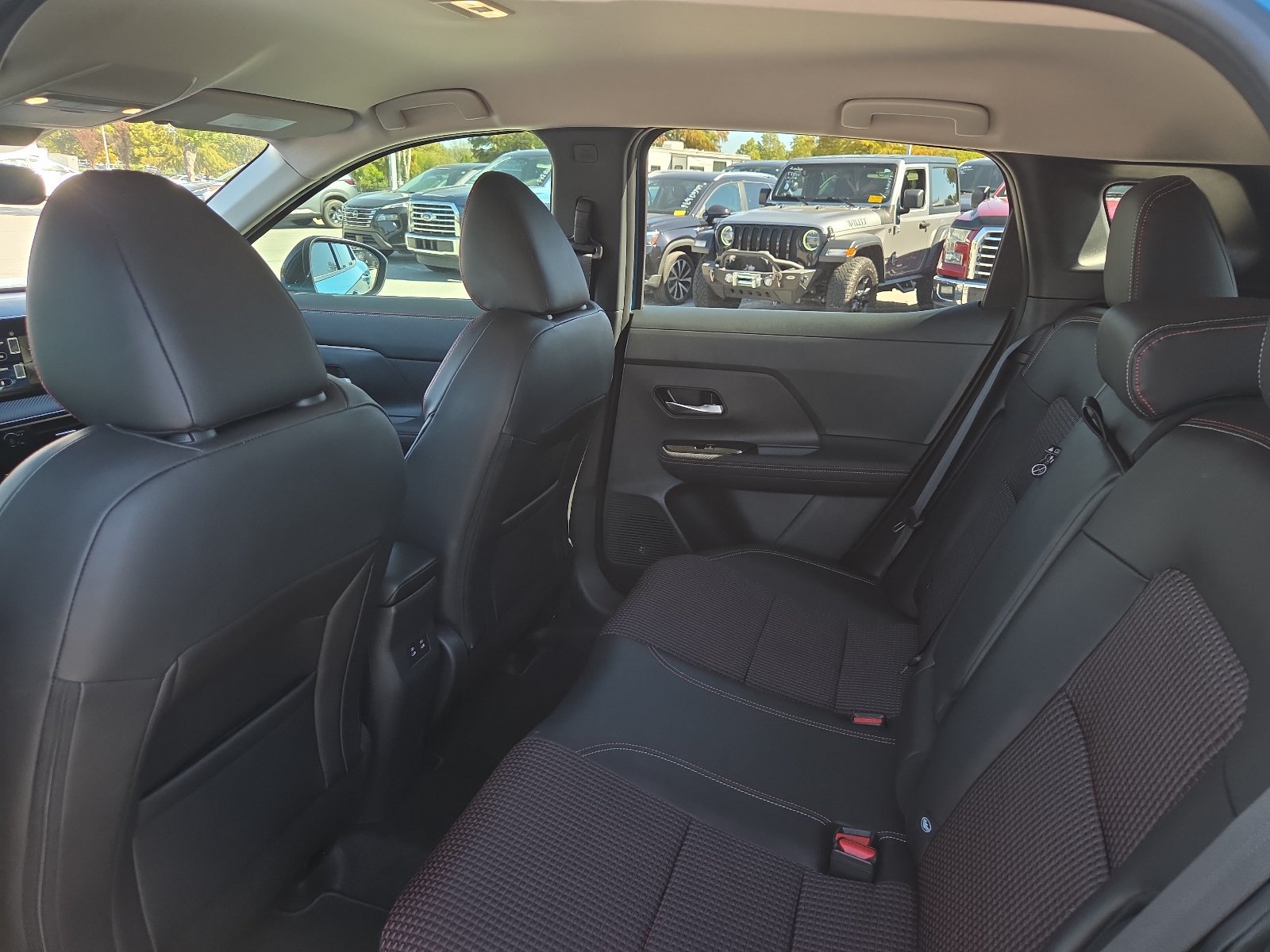 Used 2025 Nissan Kicks SR AWD/4WD image 10
