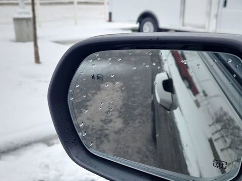 Used 2024 Chevrolet Traverse RS image 39