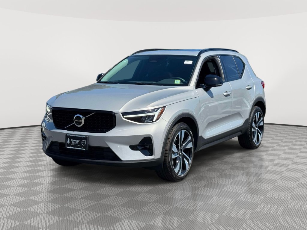 Certified 2023 Volvo XC40 B5 Plus w/ Driver Assist Package AWD/4WD image 2
