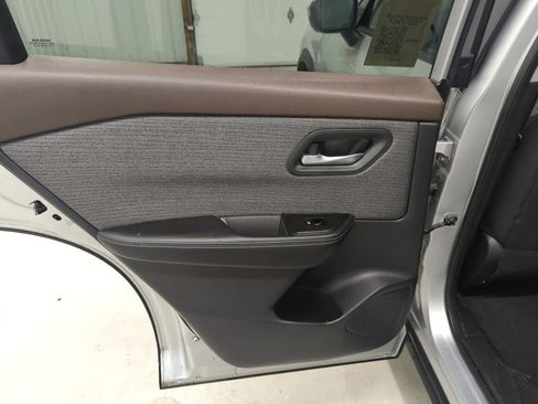 Used 2021 Nissan Rogue SV AWD/4WD image 9