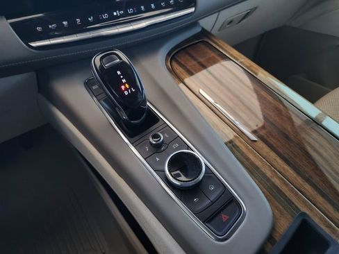 Used 2021 Cadillac Escalade Premium Luxury Platinum AWD/4WD image 18