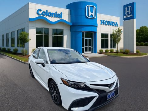 Used 2021 Toyota Camry SE image 9