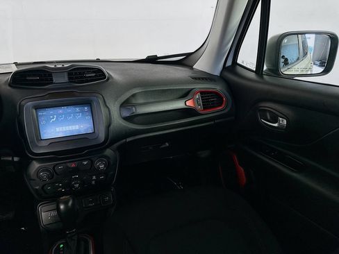 Certified 2020 Jeep Renegade Trailhawk AWD/4WD image 29