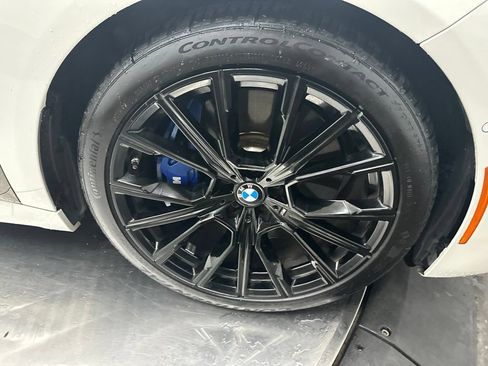 Used 2022 BMW 740i w/ M Sport Package RWD image 9