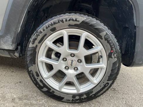 Used 2023 Jeep Renegade Latitude AWD/4WD image 10