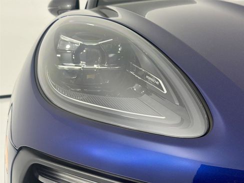 Used 2024 Porsche Macan Turbo image 7