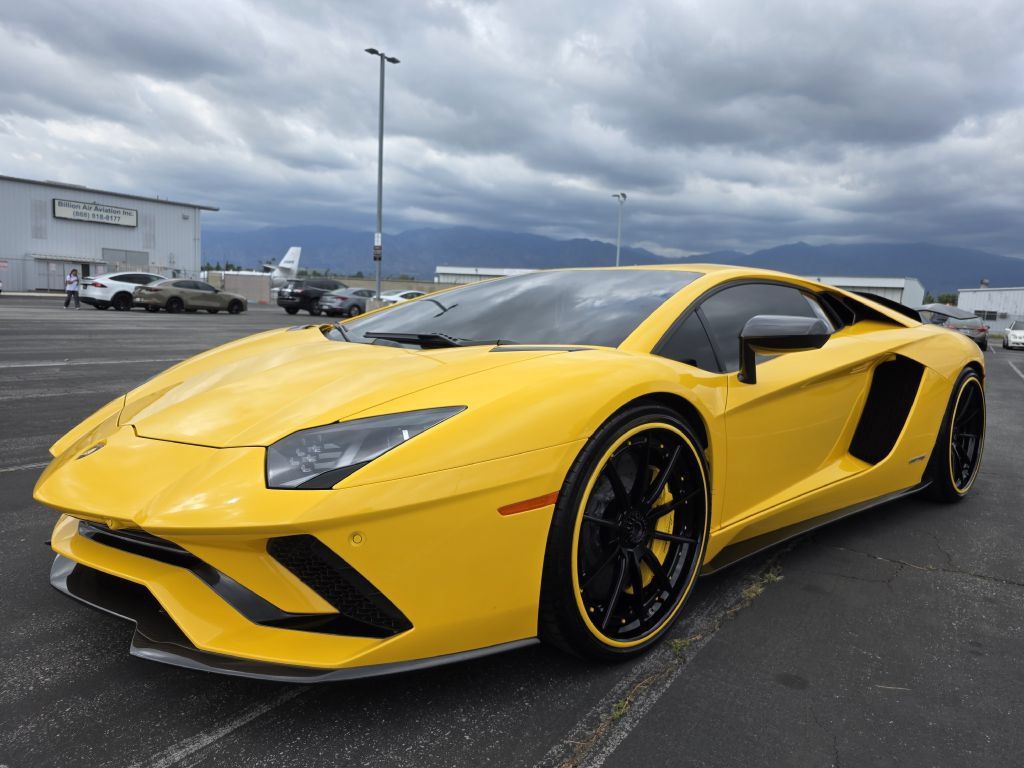 Used 2018 Lamborghini Aventador S AWD/4WD image 3
