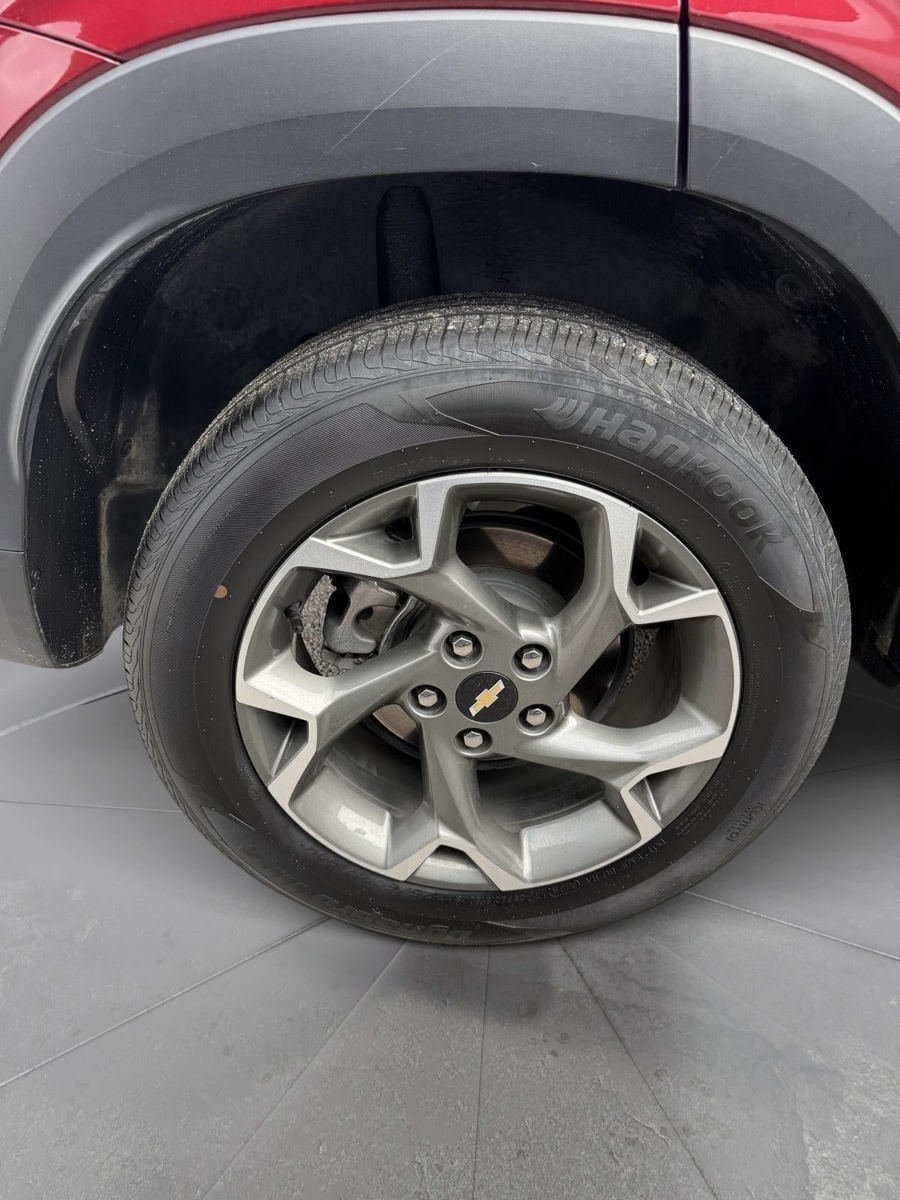 Used 2025 Chevrolet Trax LT w/ LT Convenience Package FWD image 18