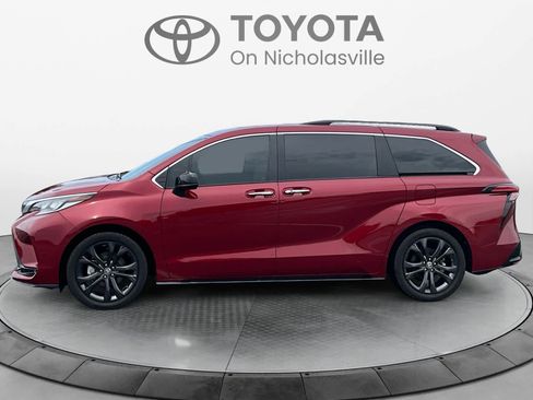 Used 2024 Toyota Sienna XSE w/ XSE Plus Package FWD image 2