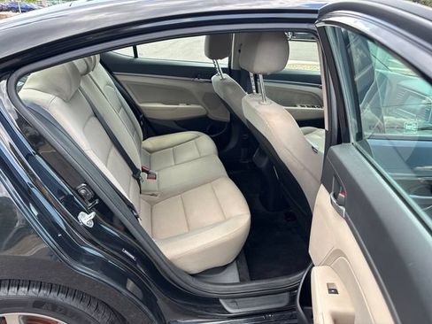 Used 2017 Hyundai Elantra SE FWD image 21