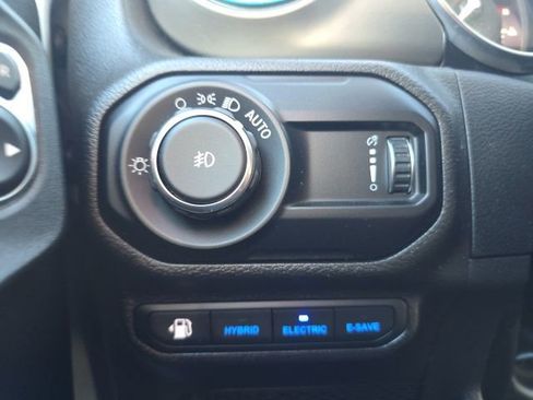 Used 2023 Jeep Wrangler Unlimited w/ Sun & Screen Package image 10