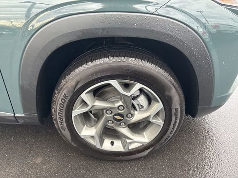 Used 2025 Chevrolet Trax LT w/ LT Convenience Package image 17