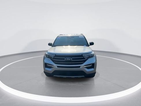 Certified 2021 Ford Explorer XLT w/ Equipment Group 202A RWD image 4