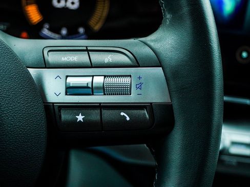 Used 2025 Hyundai Kona SEL image 22