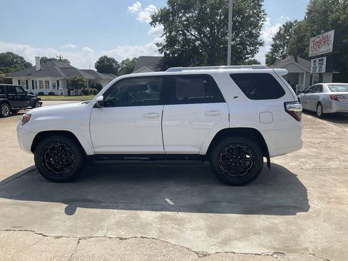 Used 2016 Toyota 4Runner SR5 RWD image 6