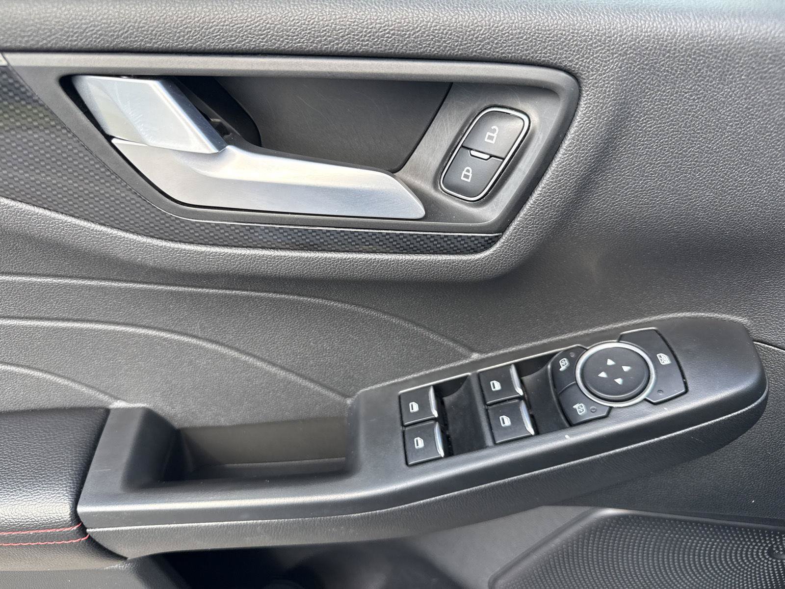 Used 2025 Ford Escape ST-Line Select AWD/4WD image 18