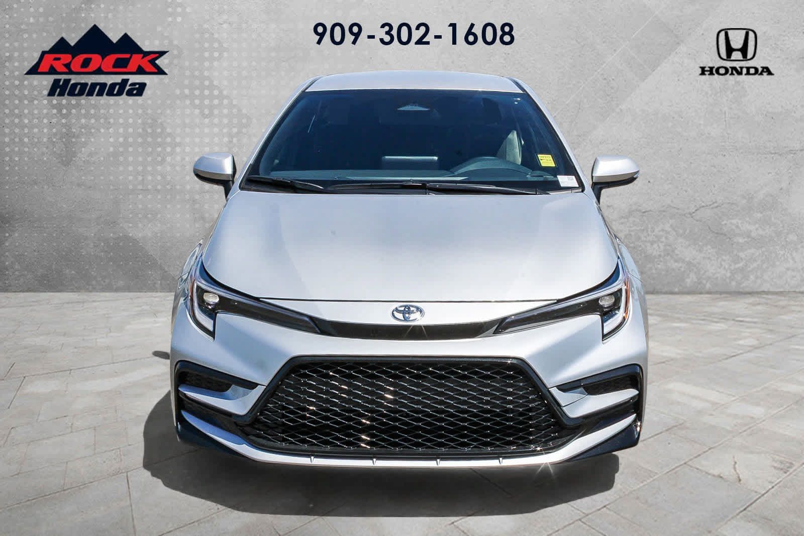 Used 2026 Toyota Corolla SE FWD image 2