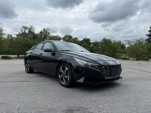 Used 2021 Hyundai Elantra Limited FWD image 2