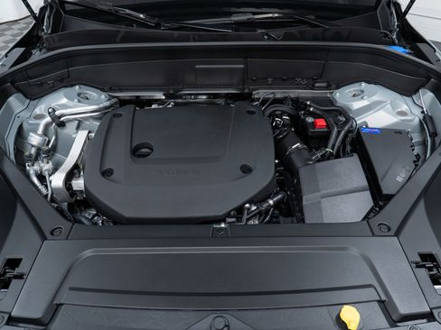 New 2026 Volvo XC90 B6 Plus w/ Protection Package Premier image 9