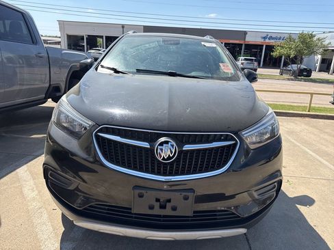 Used 2021 Buick Encore Preferred image 2