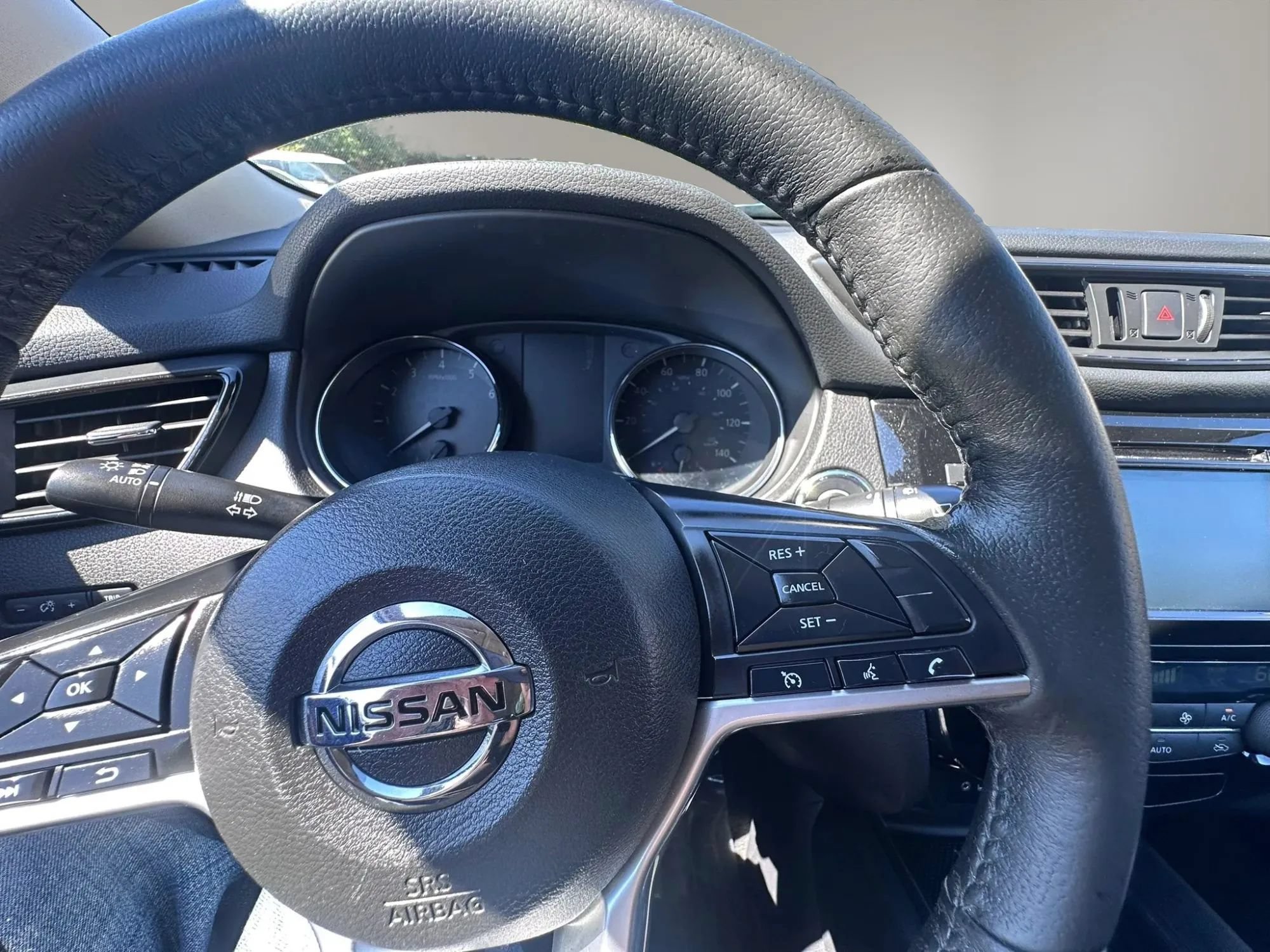 Used 2019 Nissan Rogue SV AWD/4WD image 16