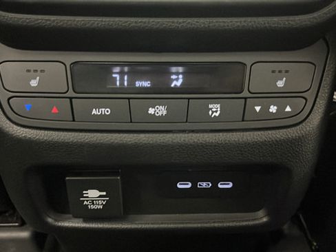 Used 2024 Honda Pilot Elite image 34