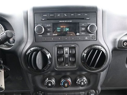 Used 2012 Jeep Wrangler Unlimited Sahara image 18