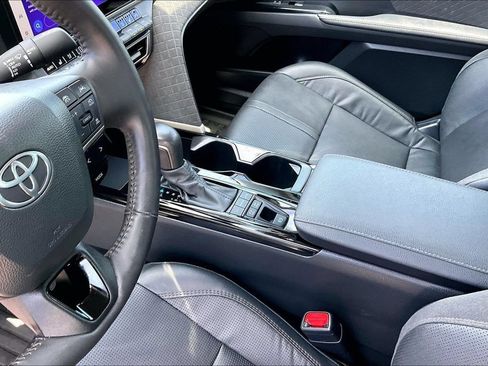 Used 2025 Toyota Camry XLE w/ Premium Plus Package AWD/4WD image 15