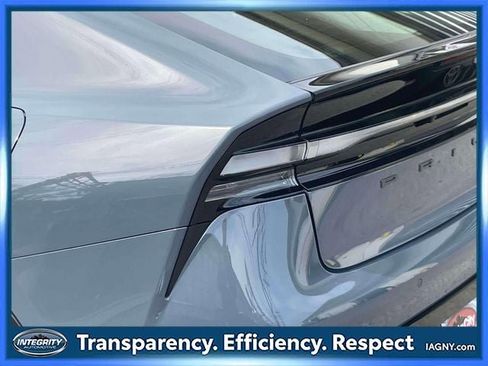 Used 2024 Toyota Prius Prime FWD image 11